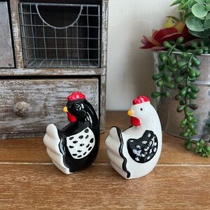 New Ceramic Farmhouse Rooster Salt and Pepper Shaker Set